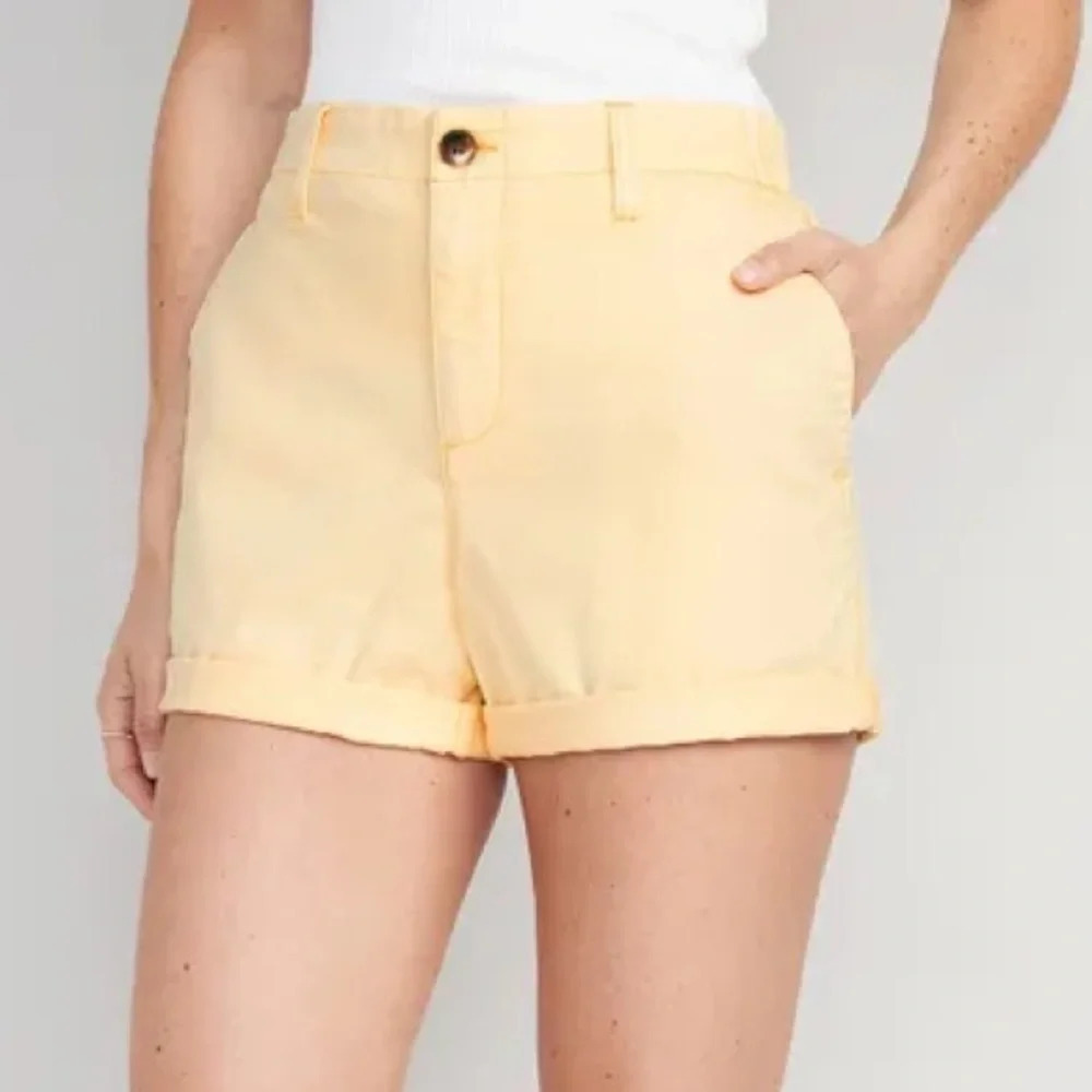 NWT Old Navy Womens Medium Yellow OG Chino High Rise Shorts 3.5” Inseam‎ Elastic